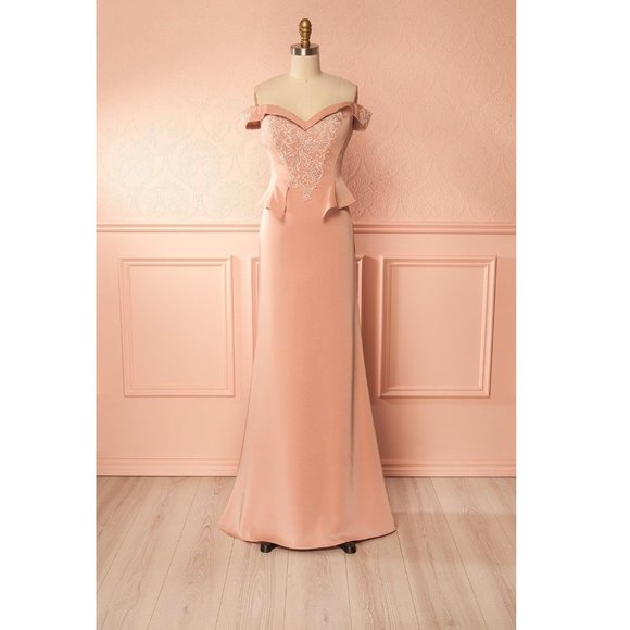 Princess Aurora Inspired Pink Embroidered Lace Gown "Belén" - Picture 3 of 8